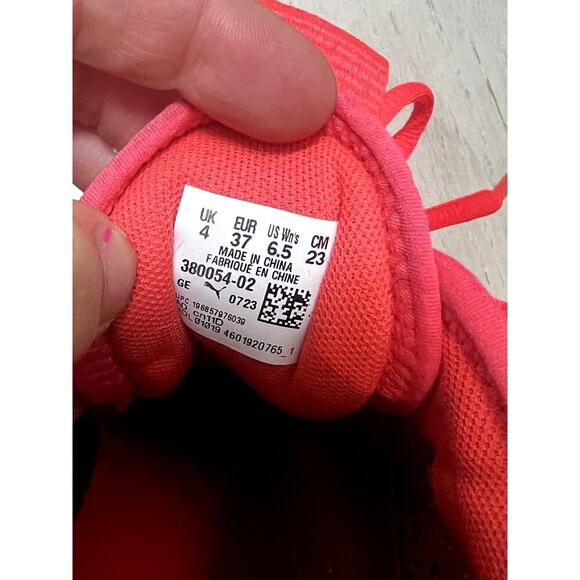 Puma women's bright dark pink sneakers, size 6.5 - Picture 7 of 8